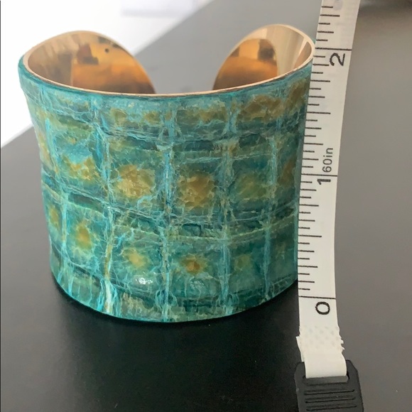 Green leather cuff by UNEARTHED - Picture 5 of 5